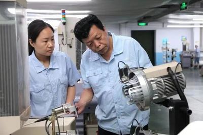 新鄉(xiāng)化纖成立新材料研究院 構(gòu)筑創(chuàng)新引擎，驅(qū)動(dòng)纖維技術(shù)研發(fā)與產(chǎn)業(yè)轉(zhuǎn)化